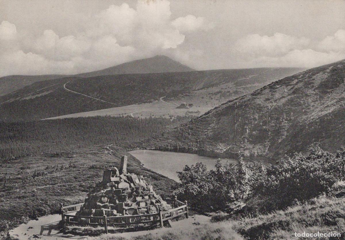 Postales: Poland Karpacz View of the Giant Mountains With A Lake and A Stone *YAZ109
