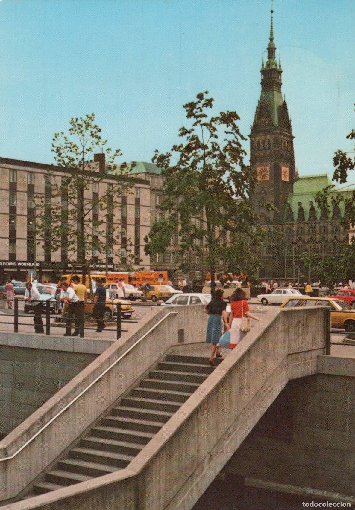 Cartoline: Germany Altona City Hall and Street Scene With Pedestrians and Cars *YAZ677