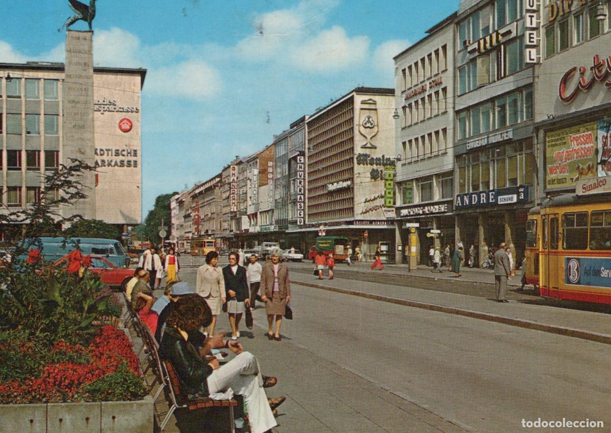 Cartes Postales: Germany Karlsruhe Kaiserstrasse Street Scene With Tram and People 1970s *YAZ724