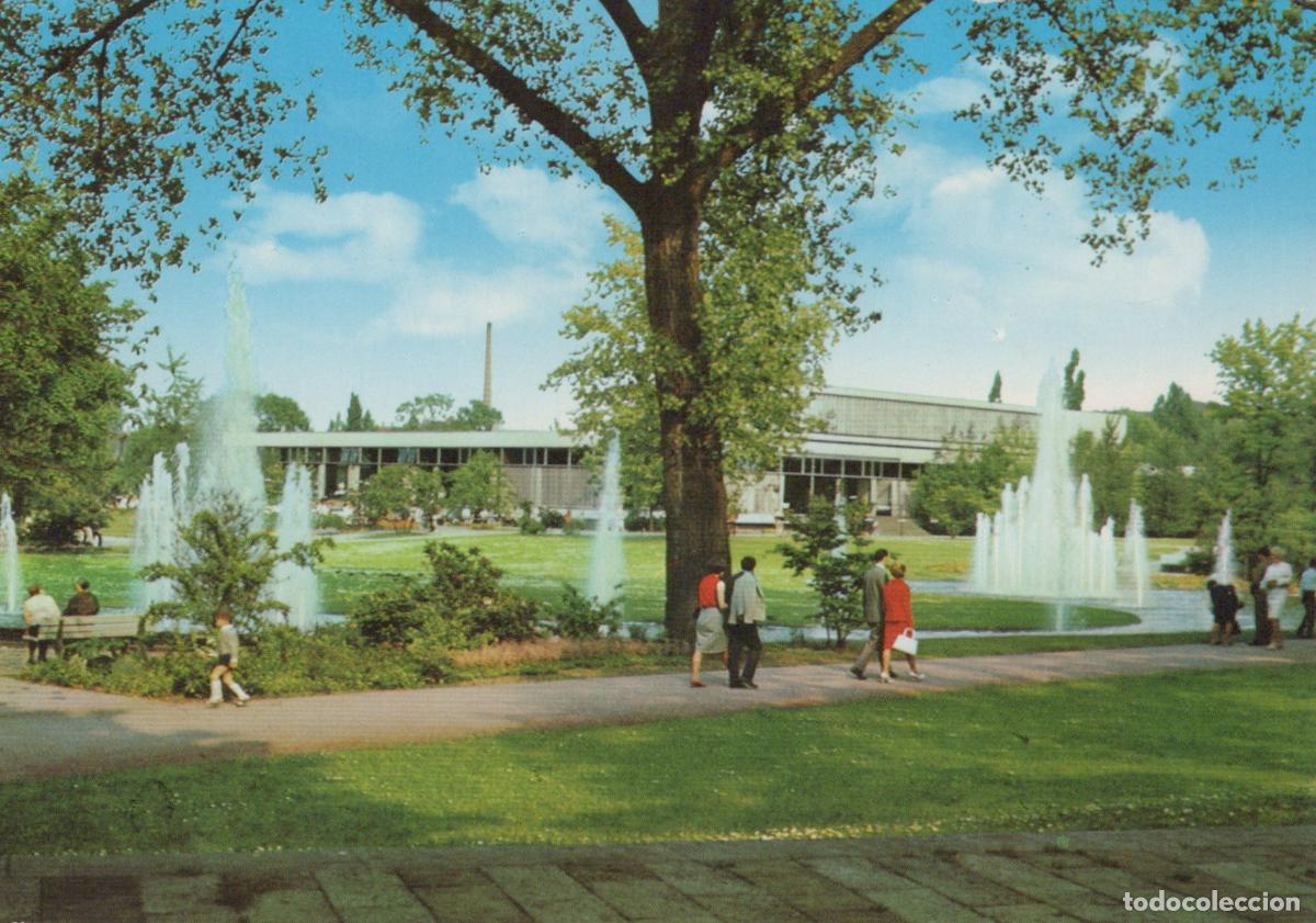 Cartes Postales: Germany Neuss Am Rhein Stadthalle With Fountains and People Unposted *YAZ831