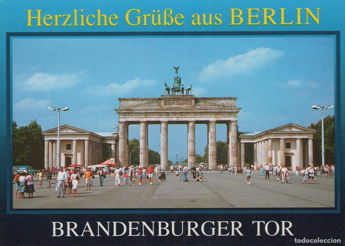 Cartes Postales: Germany Berlin Wall Brandenburg Gate With People Walking Around *YAZ943