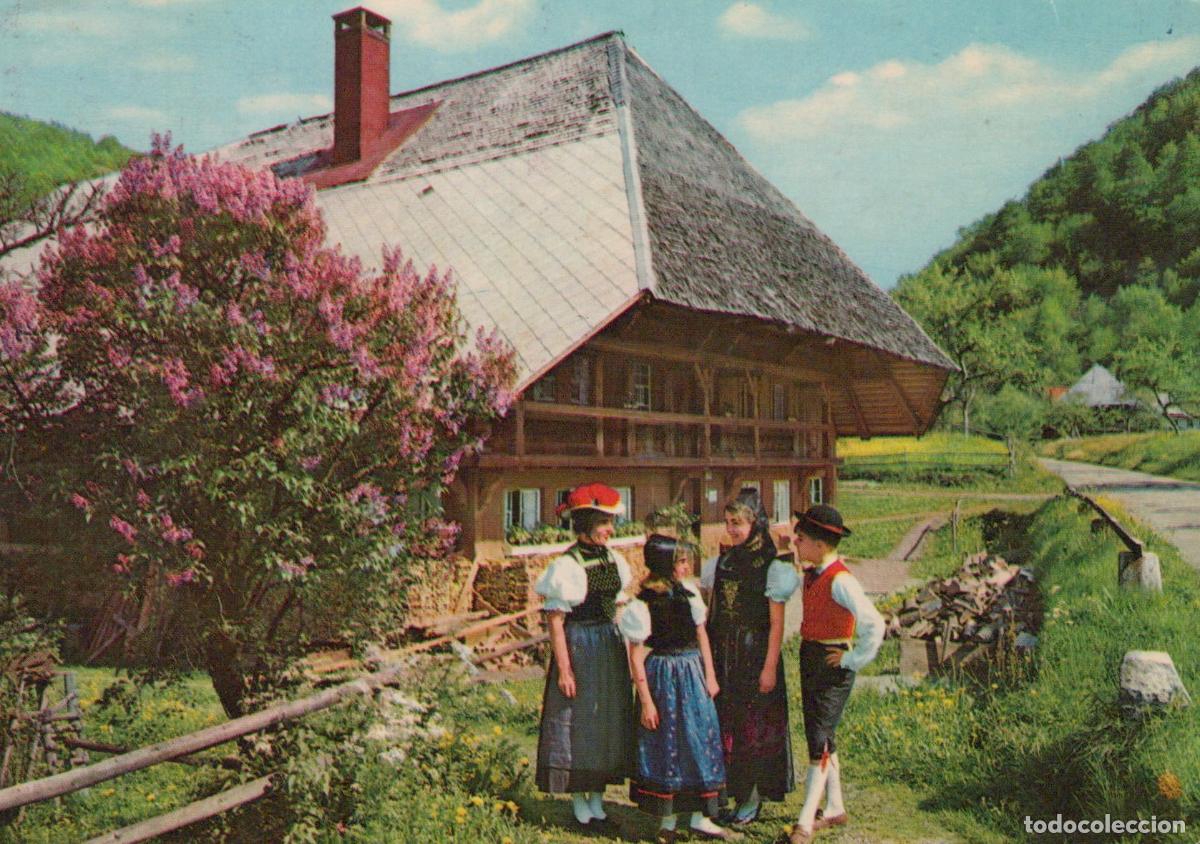 Postales: Germany Hinterzarten Black Forest Traditional House With People in Folk *YBA267