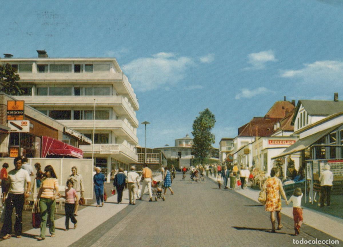 Cartes Postales: Germany Wangerooge Zedeliusstrasse Street Scene People Shops 1970s *YBA568