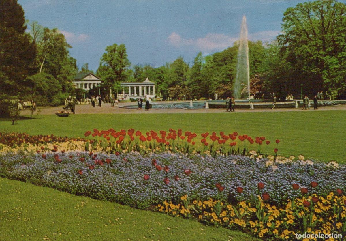 Postkarten: Germany Bad Oeynhausen Kurpark With Wandelhalle and Fountain Flower Beds *YBA660