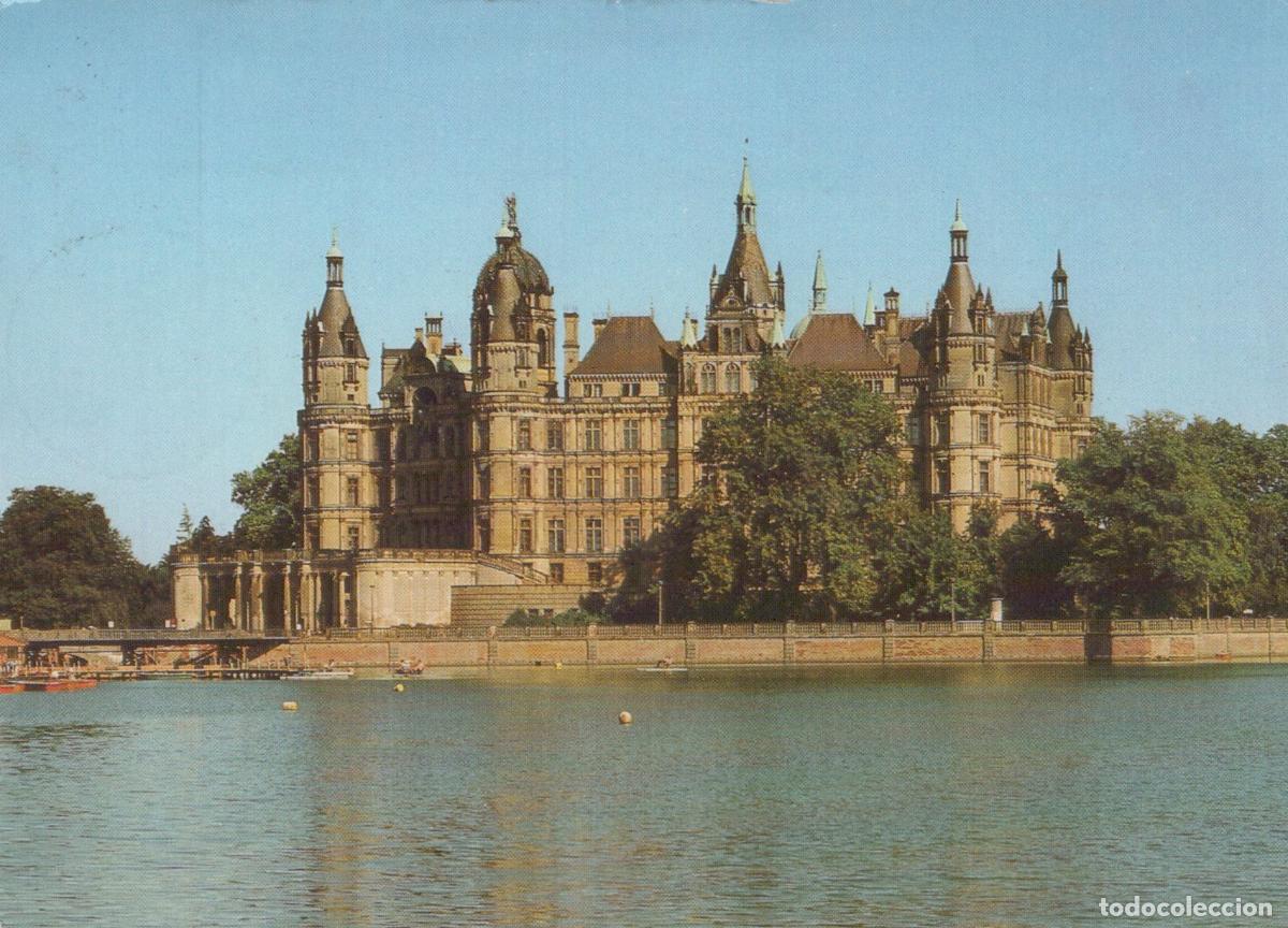 Postcards: Germany Schwerin Castle On Lake *YBA876