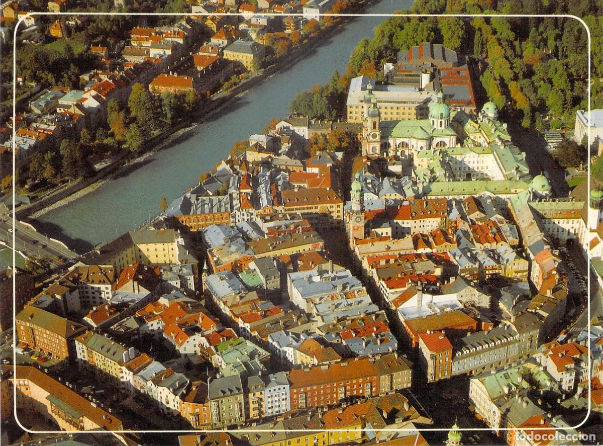 Postales: Postal de Innsbruck vista a&eacute;rea del casco antiguo con el r&iacute;o Inn