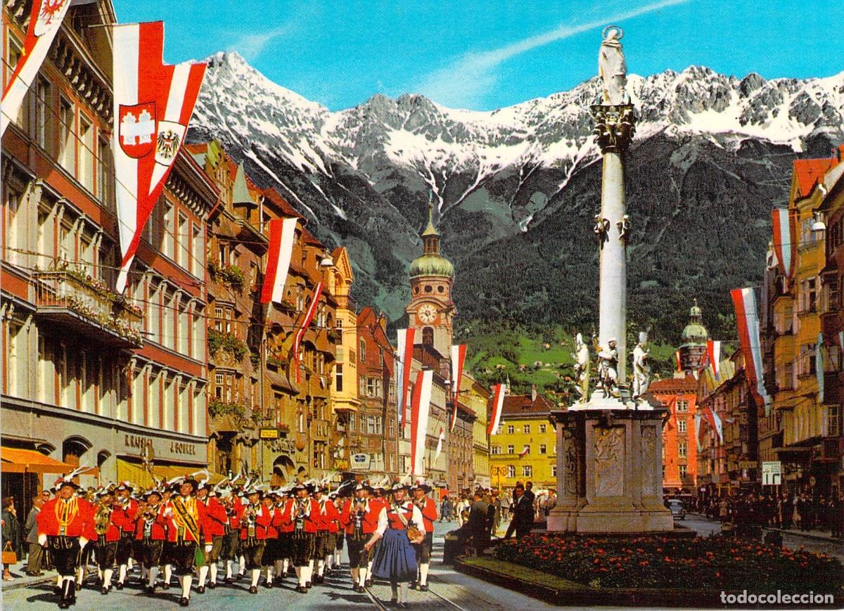 Postales: Postal de la calle Maria-Theresien en Innsbruck con la Banda de Wilten