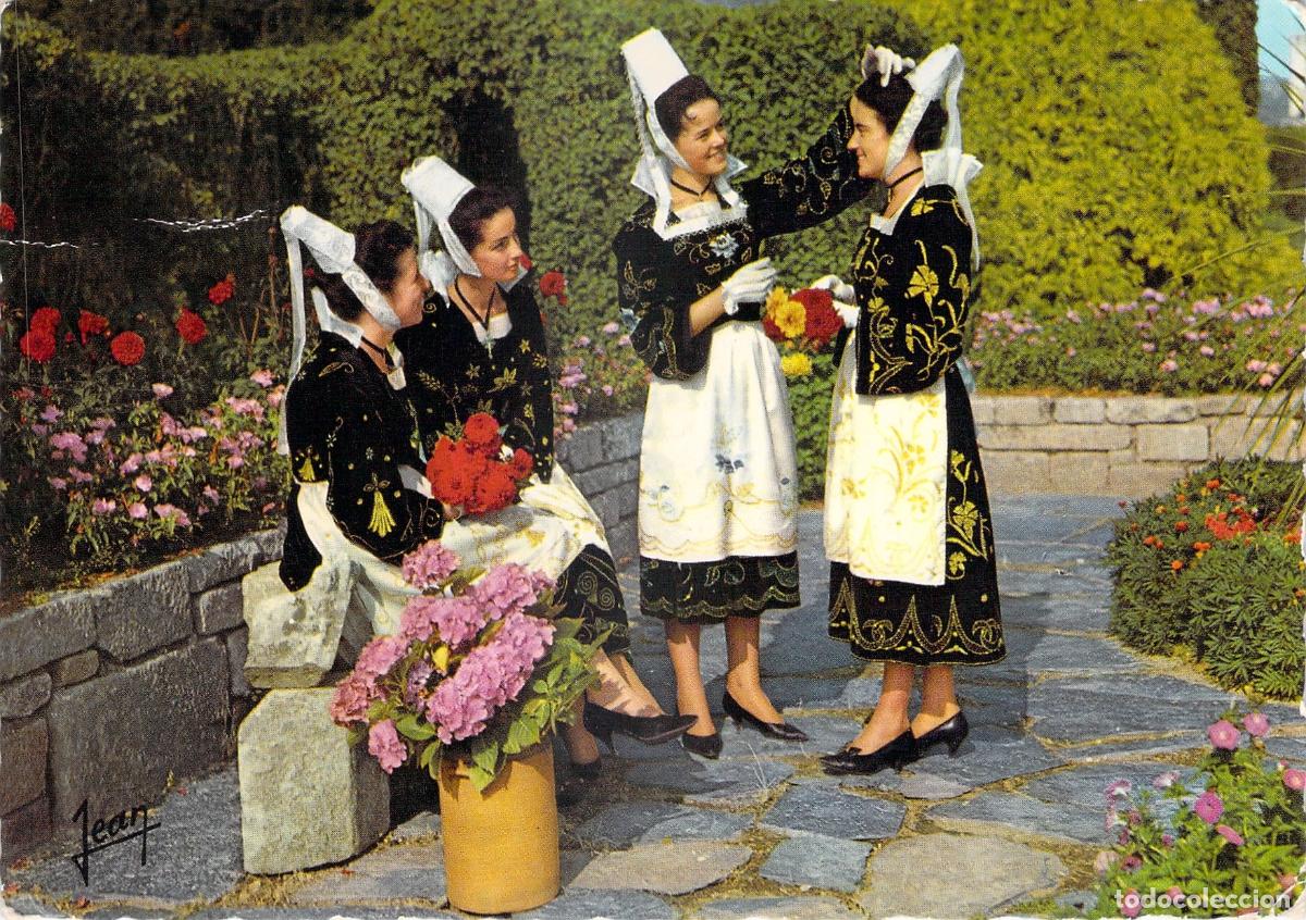 Postales: Postal de Quimper Breta&ntilde;a con trajes tradicionales franceses