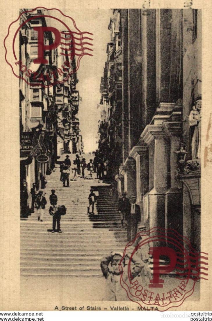 Postales: A STREET OF STAIRS, VALLETTA. MALTA.