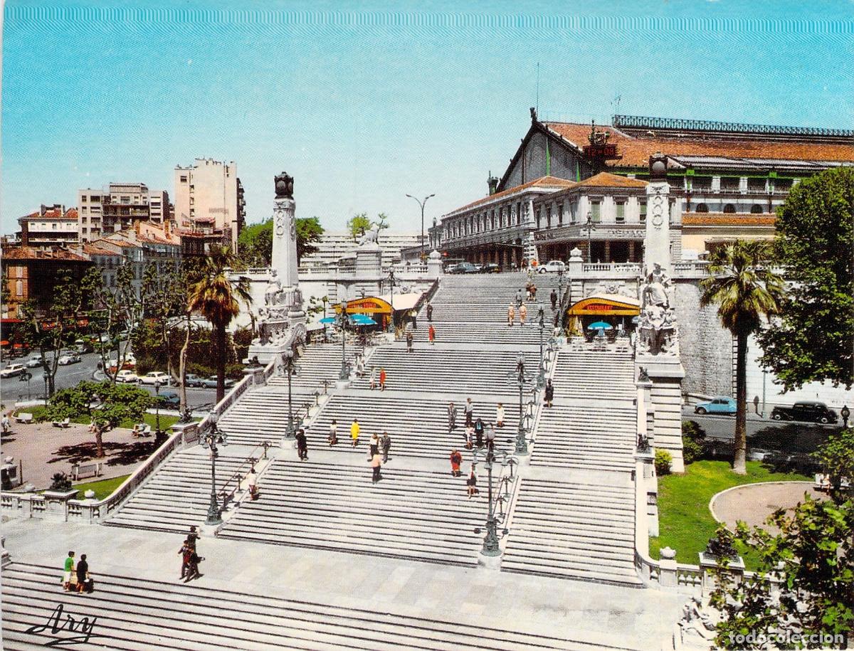 Postales: Postal de la Escalera Monumental de la Estaci&oacute;n Saint-Charles en Marsella