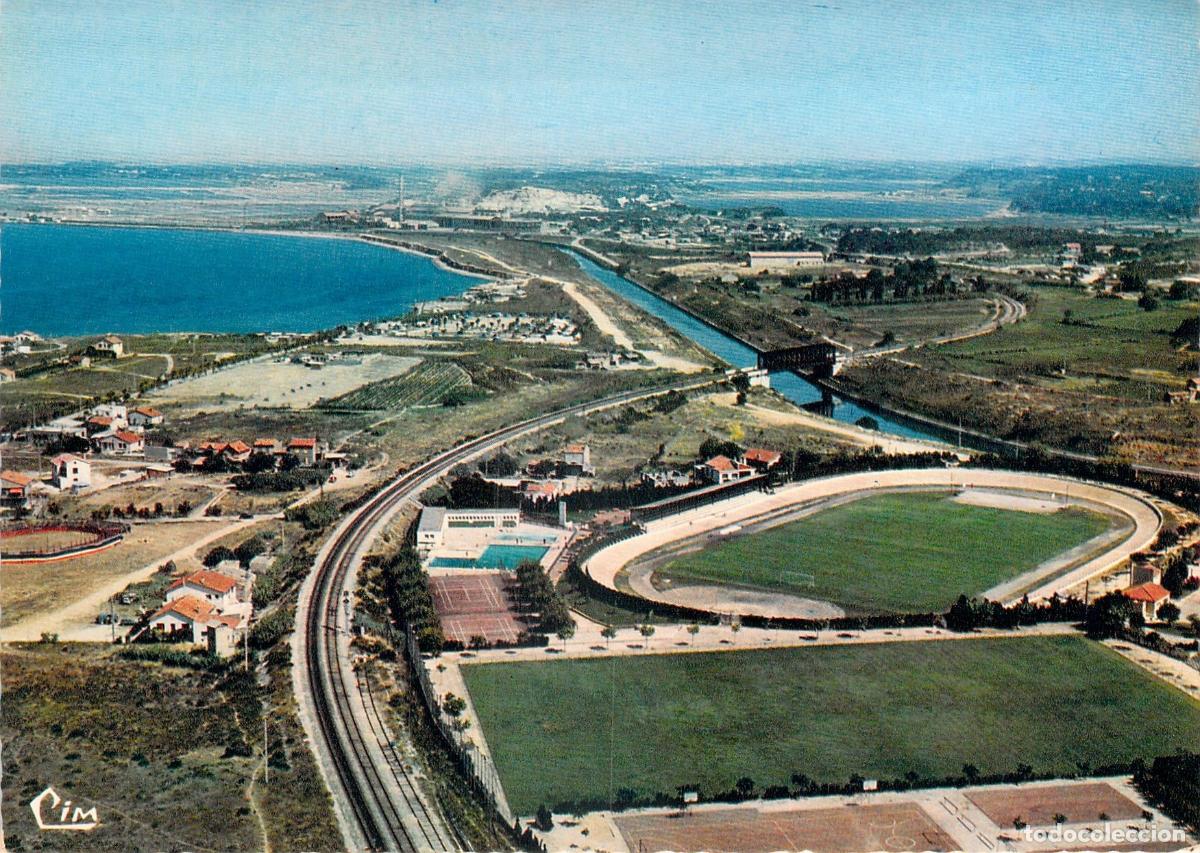 Postales: Postal de vista a&eacute;rea del estadio y el canal en Port-de-Bouc, Francia