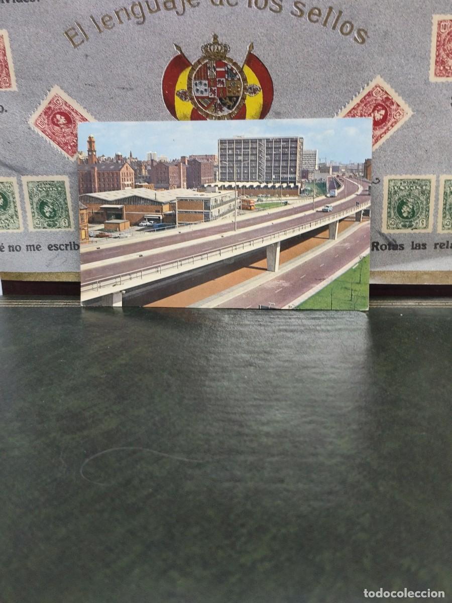 Postales: P6215 Postal Inglesa Mancunian way , Manchester. Lilywhithe Ltd.