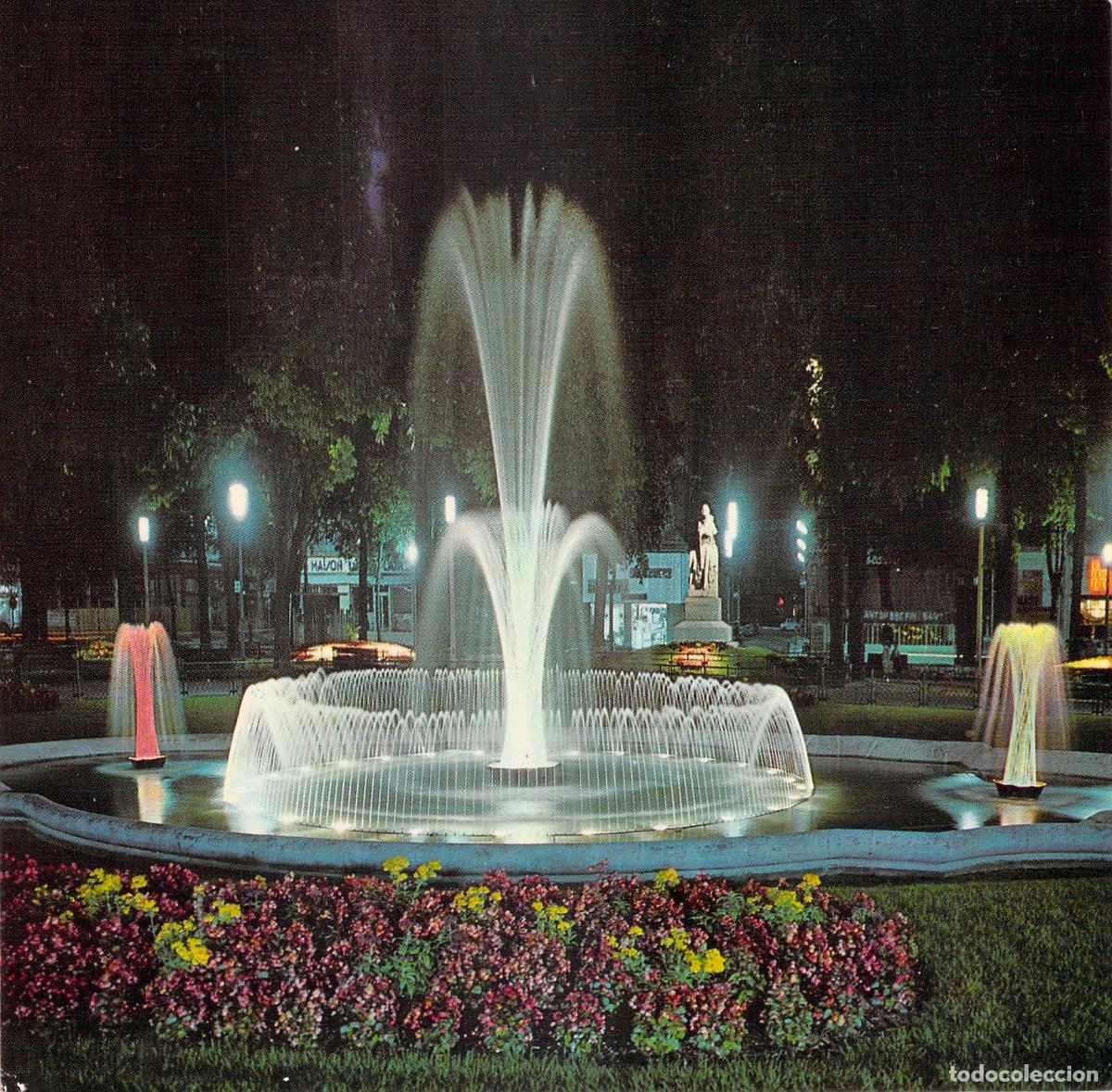 Postales: Postal de Grenoble: Fuente iluminada en la Place Victor Hugo de noche