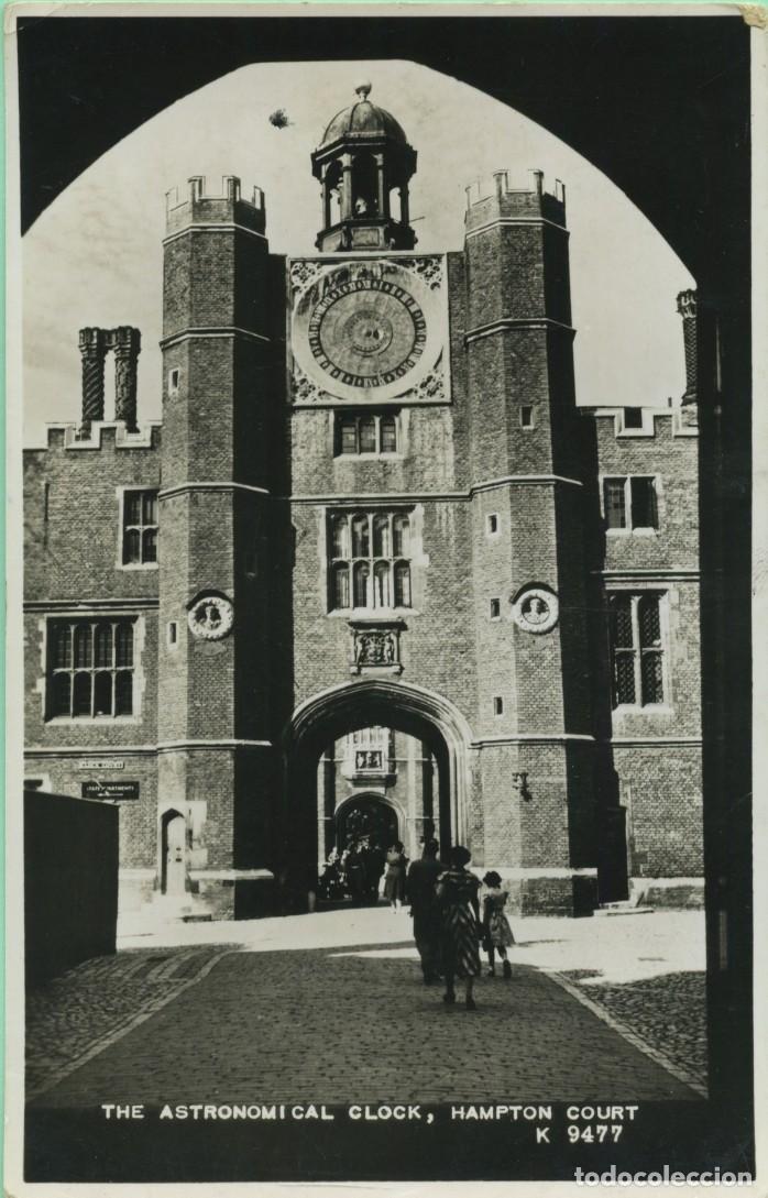 Postales: El reloj astron&oacute;mico, Hampton Court. Inglaterra. Circulada en 1958. ED. VALENTINE & SONS LTD.