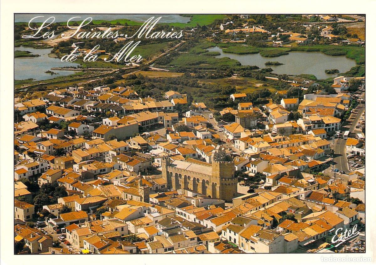 Postales: Postal de Les Saintes-Maries-de-la-Mer vista a&eacute;rea en la regi&oacute;n de Camarga