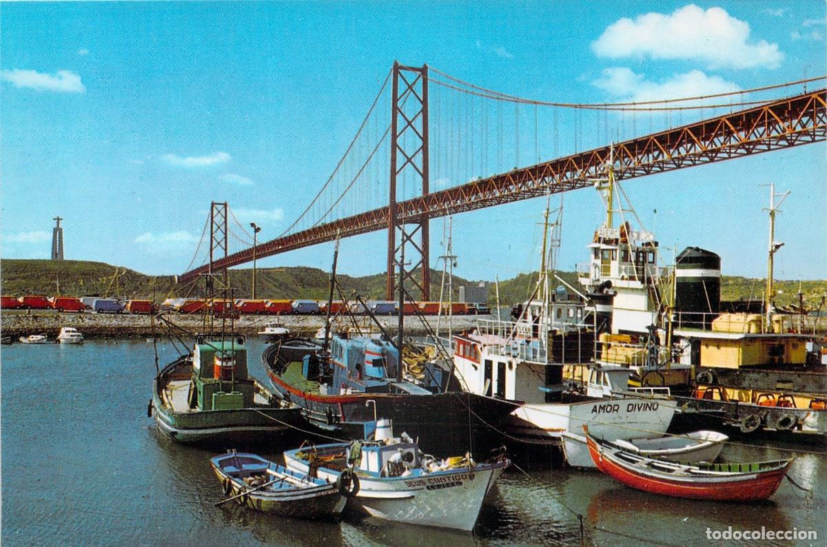 Postales: Postal de Lisboa con la Ponte 25 de Abril y barcos en el r&iacute;o Tajo