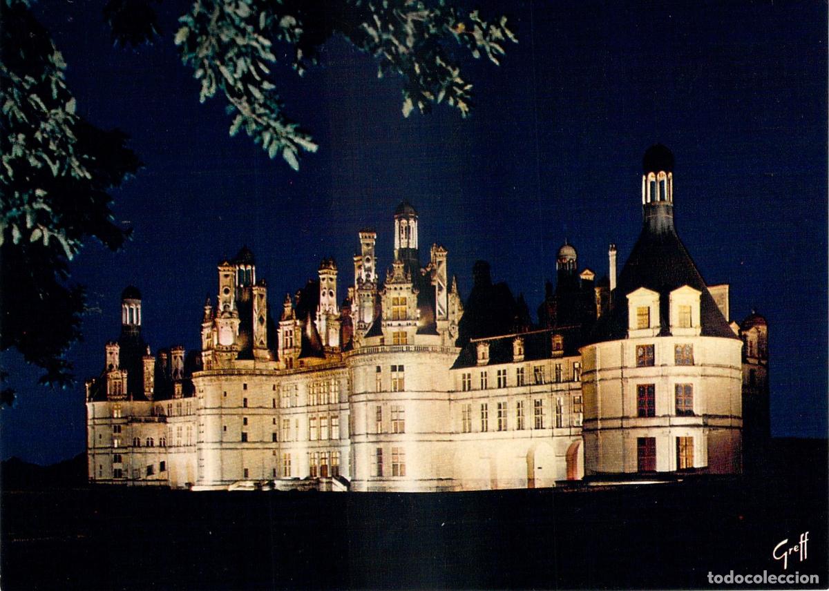 Postales: Postal del Castillo de Chambord iluminado por la noche en Francia