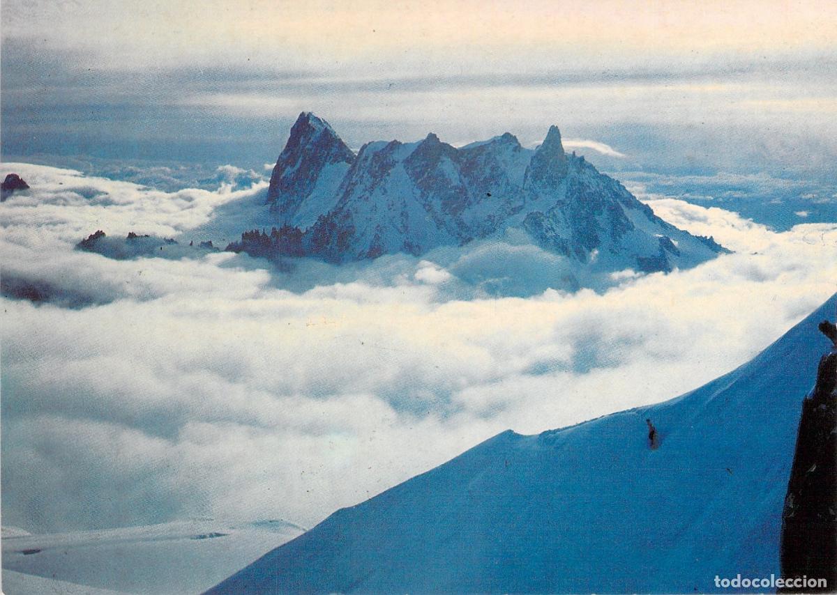 Postales: Postal de los Alpes: Vista de las Grandes Jorasses sobre las nubes