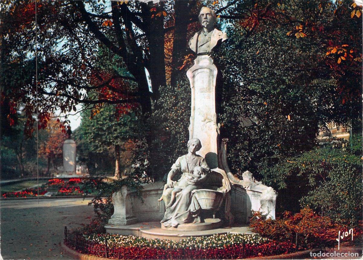 Postales: Postal de Square Foch y Monumento a Desrousseaux en Lille Francia