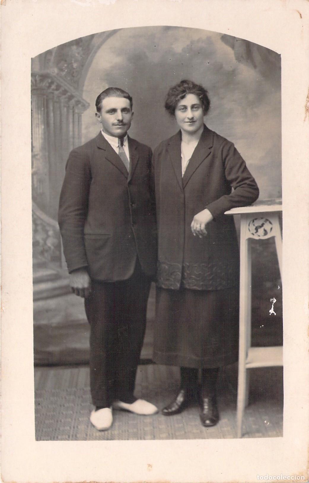 Postales: Postal de estudio con retrato de pareja joven