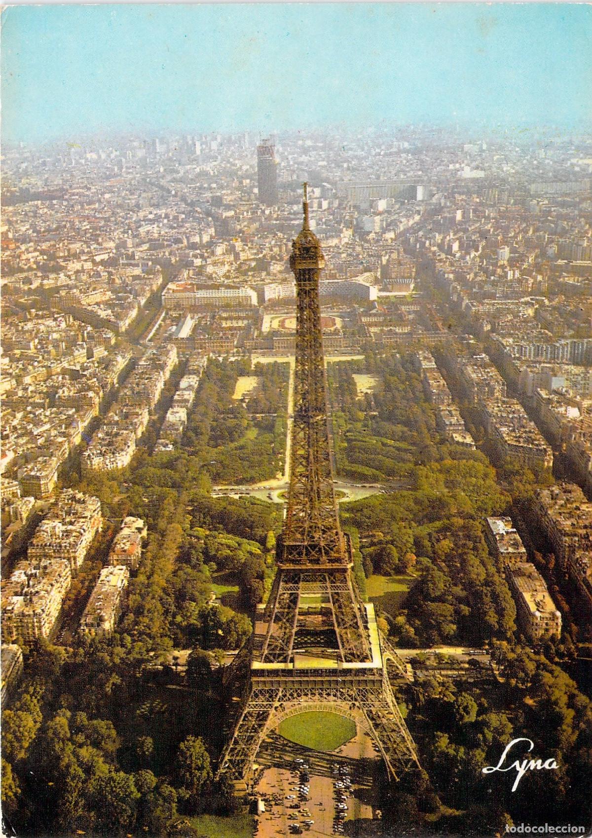Postales: Postal de vista a&eacute;rea de la Torre Eiffel y el Campo de Marte en Par&iacute;s