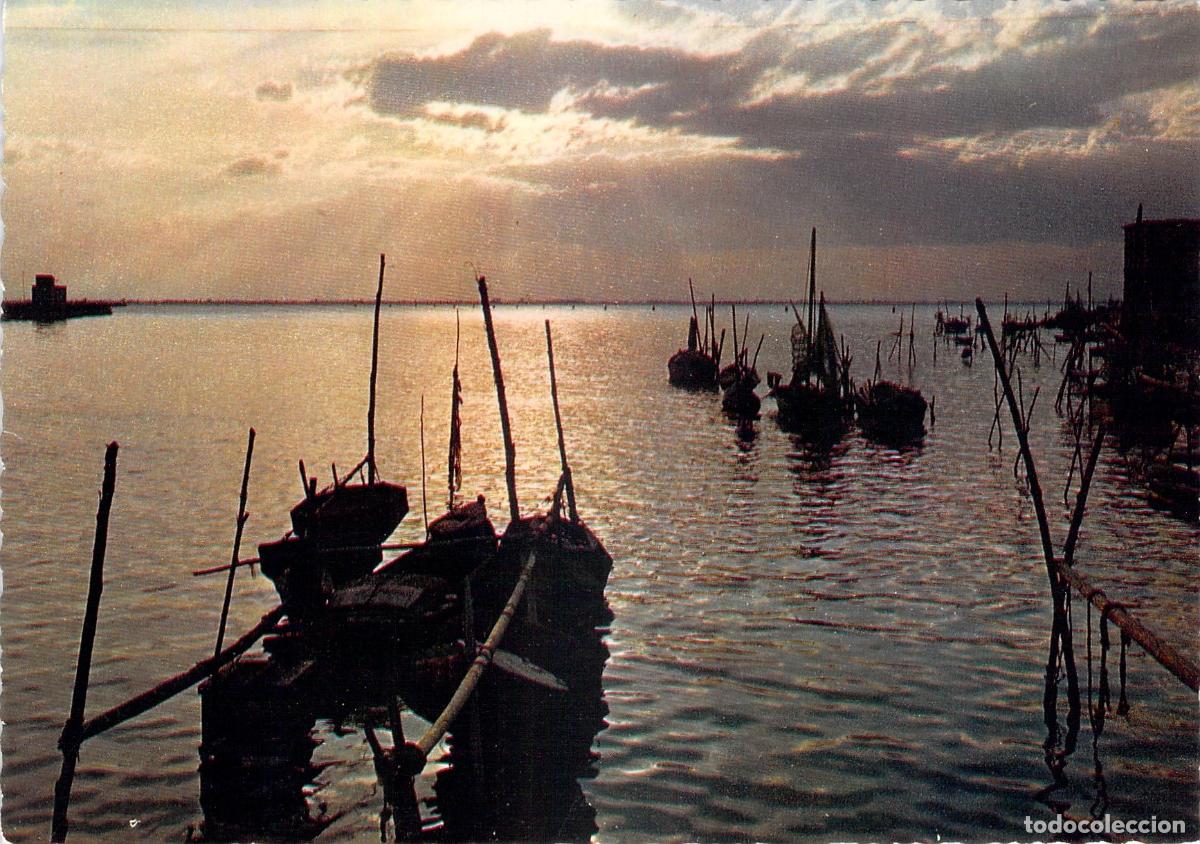 Cartoline: Postal de barcas en la laguna de Venecia al atardecer