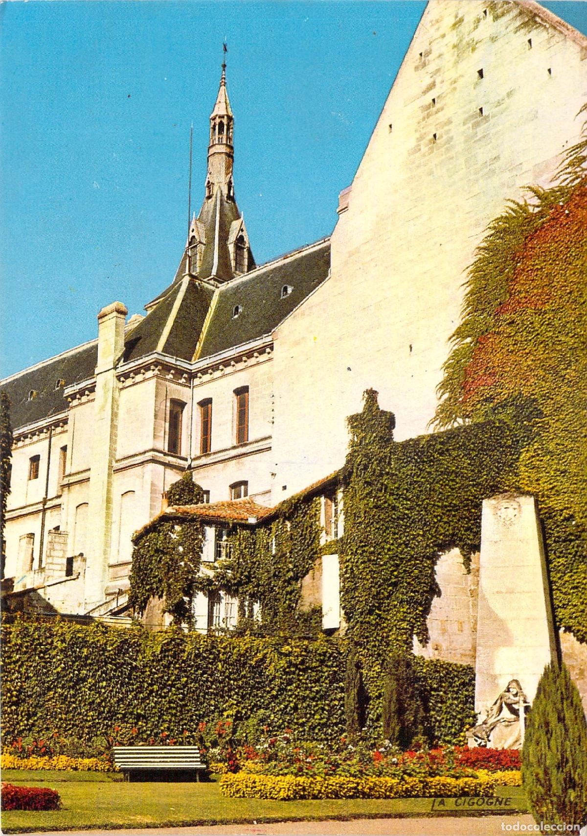 Postales: Postal de Angouleme, fachada del Ayuntamiento y sus jardines