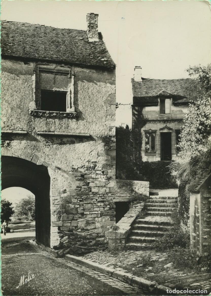 Postales: N&ordm; 24-V&Eacute;ZELAI (Yonne). Francia. La puerta nueva. ED. COMBIER