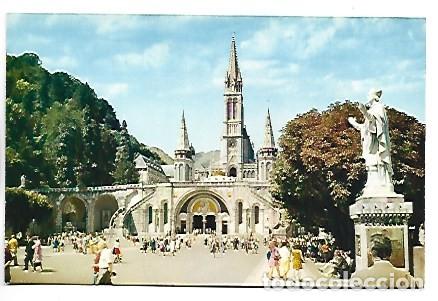 Postales: LA BASILIQUE, L`ESPLANADE DU ROSAIRE - THE ROSARY-EXPLANADE.- LOURDES / FRANCIA