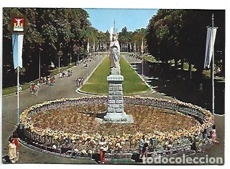 Postales: L VIERGE COURONNEE - THE CROWN VIRGIN.- LOURDES / FRANCIA