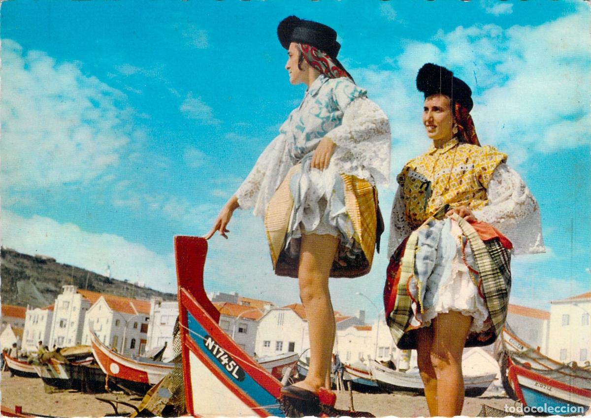 Postales: Postal de mujeres con trajes t&iacute;picos de siete faldas en Nazar&eacute;, Portugal