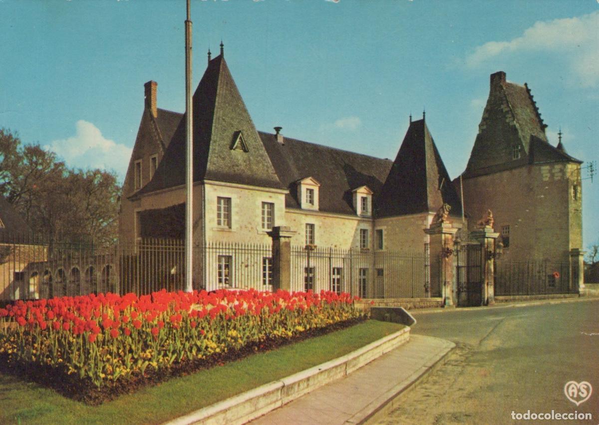 Cartes Postales: France La Fleche La Fleche Sarthe The Town Hall With Tulip Garden *YBB306