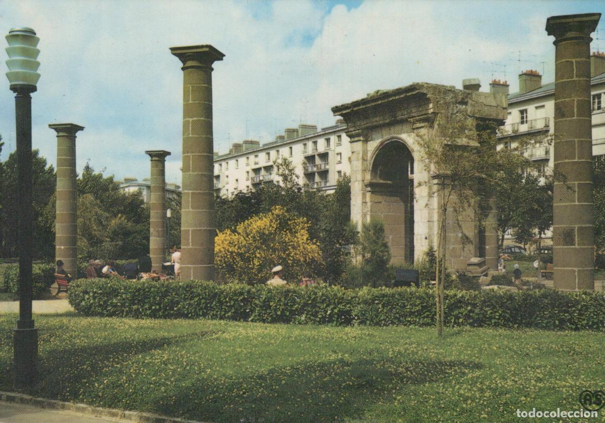 Postais: France Brest Finist&egrave;re Nord Les Gardens With Roman Columns And Unposted *YBB557