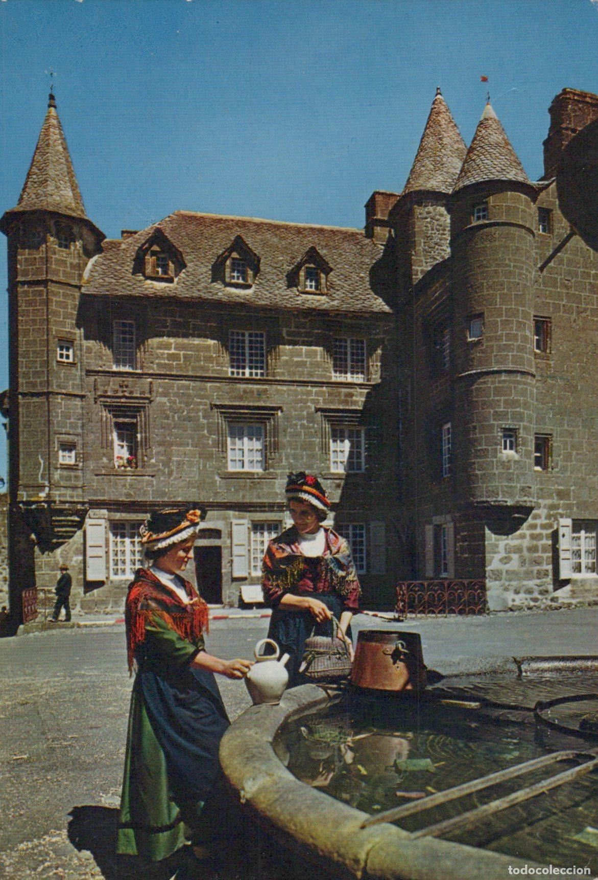 Cartes Postales: France Salers Auvergne Women In Traditional Dress At Fountain *YBB577