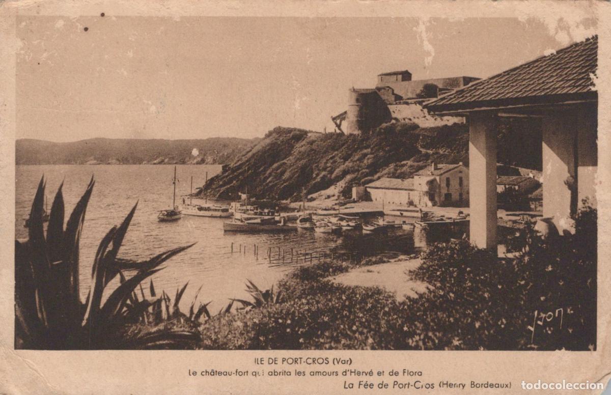 Cartes Postales: France Ile De Port Cros Var Coastal Village With Boats And Fort *YBB650