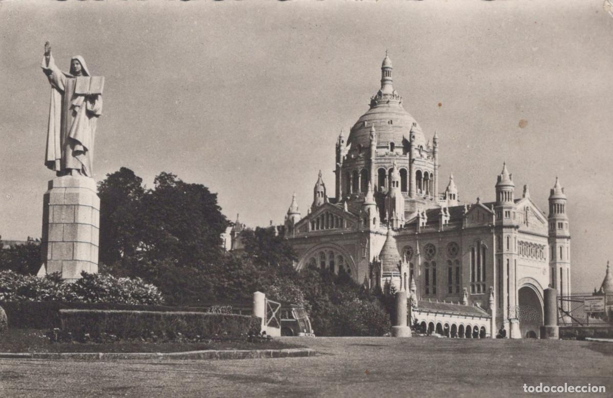 Cartoline: France Lisieux Basilica Of Saint Therese Statue At Parvis Entrance *YBB657