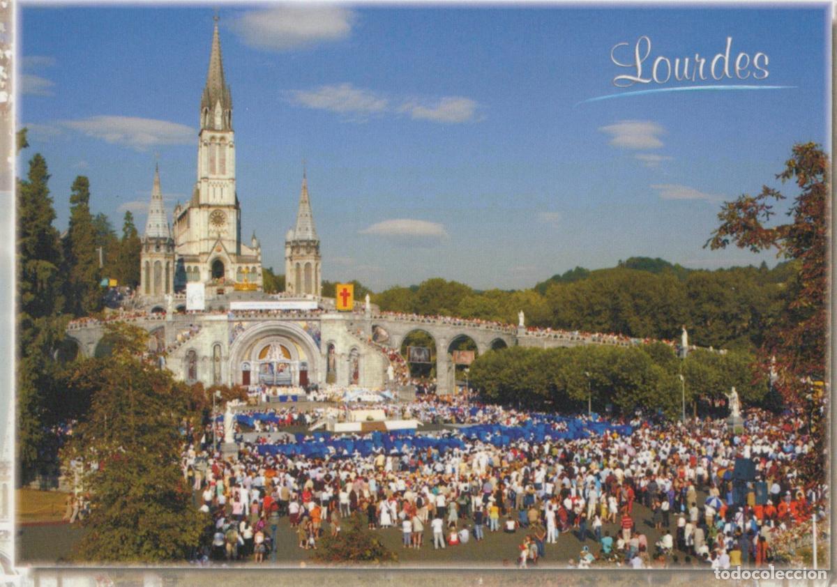 Postais: France Lourdes Basilica Of Our Lady Of The Rosary Crowd On The Esplanade *YBB507