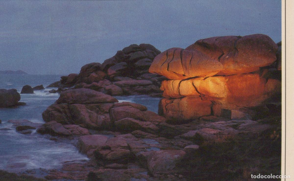 Postkarten: France Perros Guirec Illuminated Rock Formations On The Coast At Dusk *YBB737
