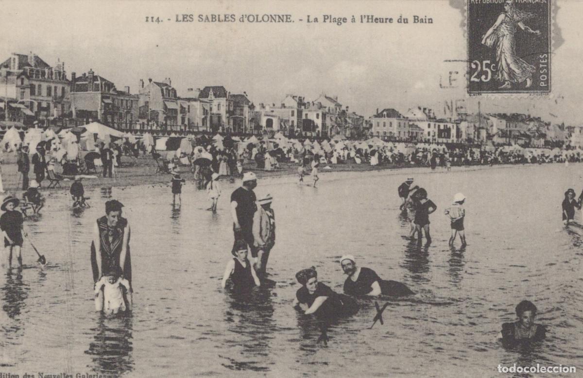 Cartoline: France Sables D Olonne Les Beach At Bathing Hour People In Reproduction *YBC039