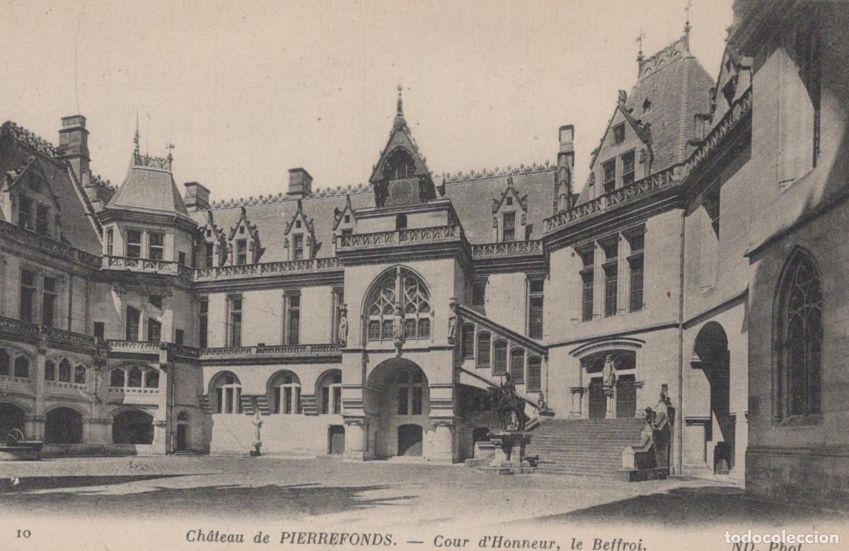 Postales: France Pierrefonds Chateau De Cour D&rsquo;Honneur And The Belfry Unposted *YBC474