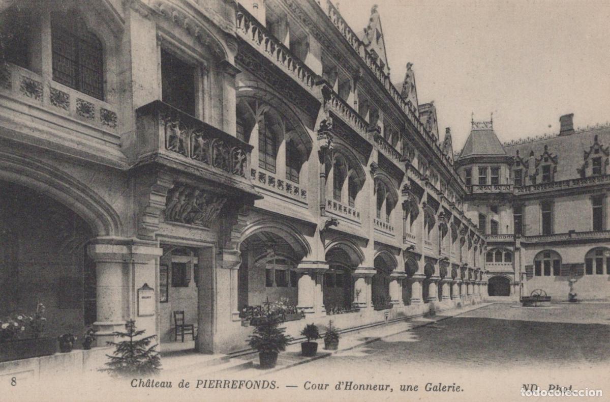Postkarten: France Pierrefonds Chateau De Cour D'Honneur Gallery Unposted *YBC249