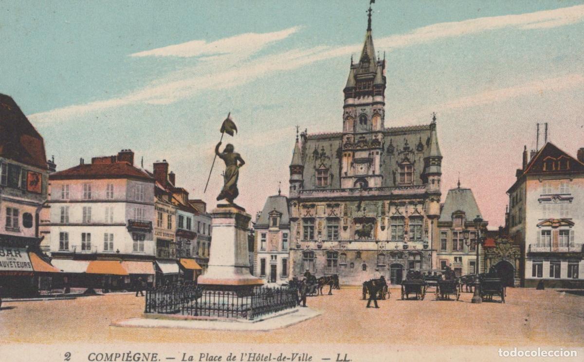 Postcards: France Compiegne The Town Hall Square With Statue And Horse Unposted *YBC496