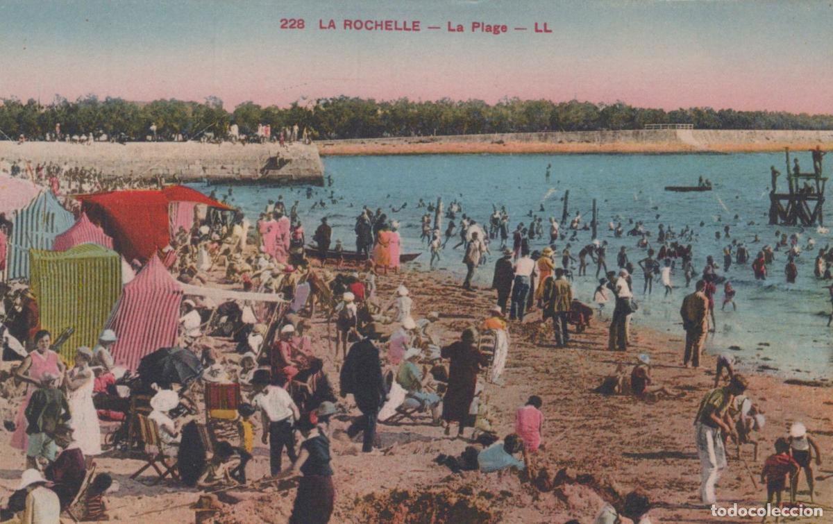 Postcards: France La Rochelle The Beach Vintage Seaside Scene Unposted *YBC210