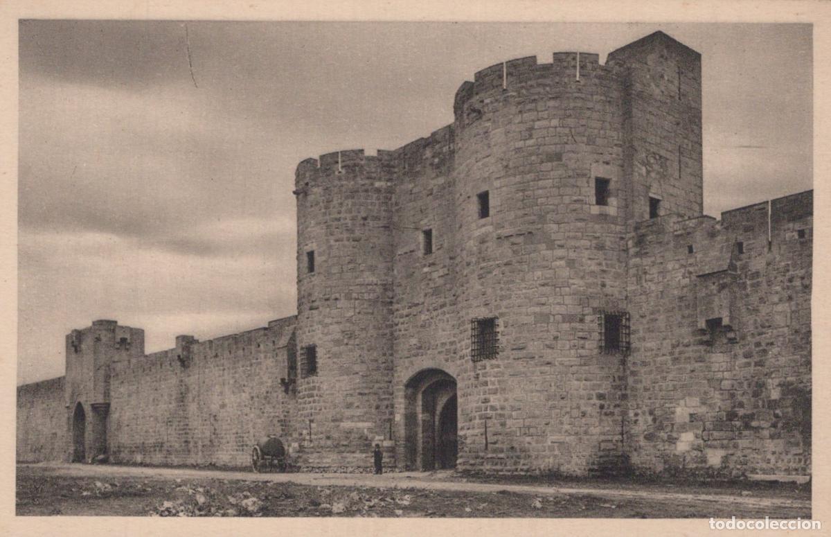Postcards: France Aigues Mortes Porte De La Marine And City Ramparts Unposted *YBC158