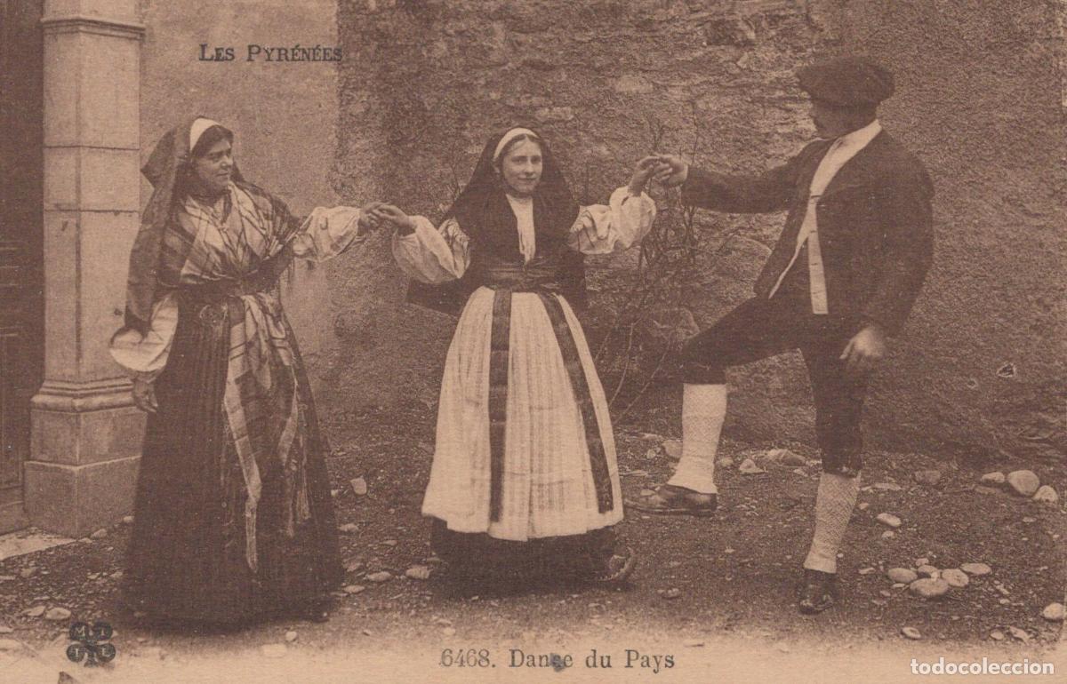 Cartes Postales: France Pyrenees Folk Dance In Traditional Costume Unposted *YBC409