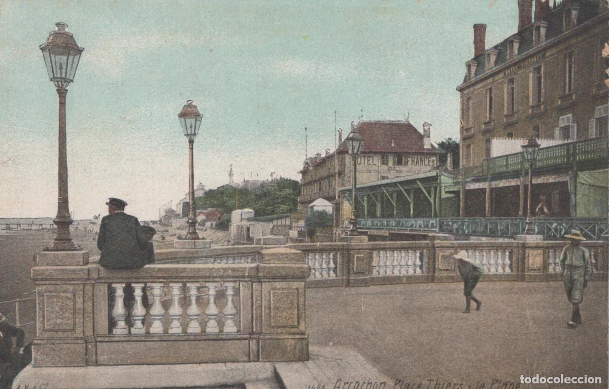 Postkarten: France Arcachon Place Thiers And The Beach Unposted *YBC411