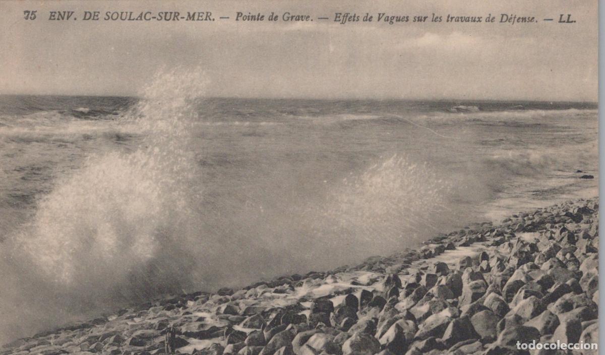 Postkarten: France Soulac Sur Mer Waves Crashing Against Coastal Defense Unposted *YBC676