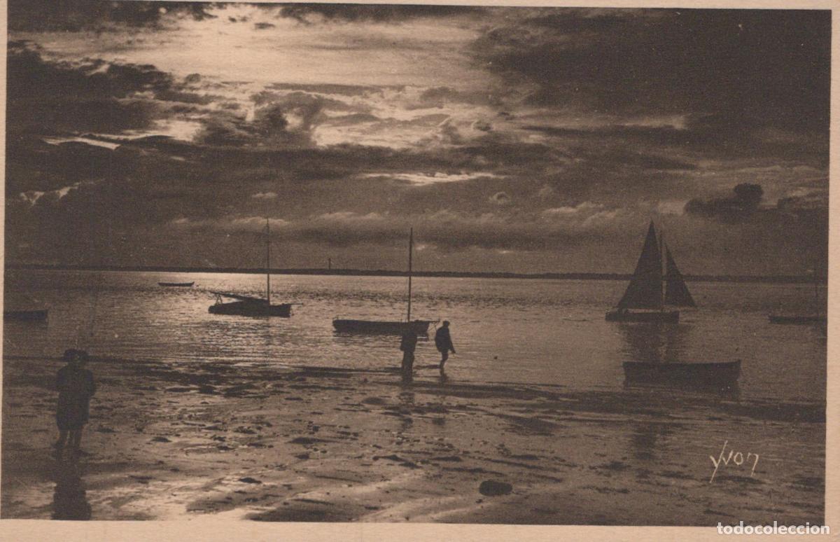 Postkarten: France Arcachon Sunset On The Beach Of Moulleau Unposted *YBC392