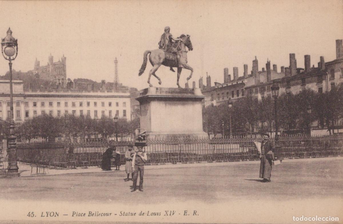 Postales: France Lyon Place Bellecour Statue Of Louis Xiv Unposted *YBC420