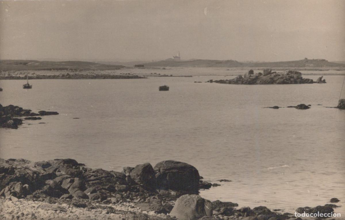Postales: France Brittany Coastal Landscape With Small Boats And Distant Unposted *YBC517